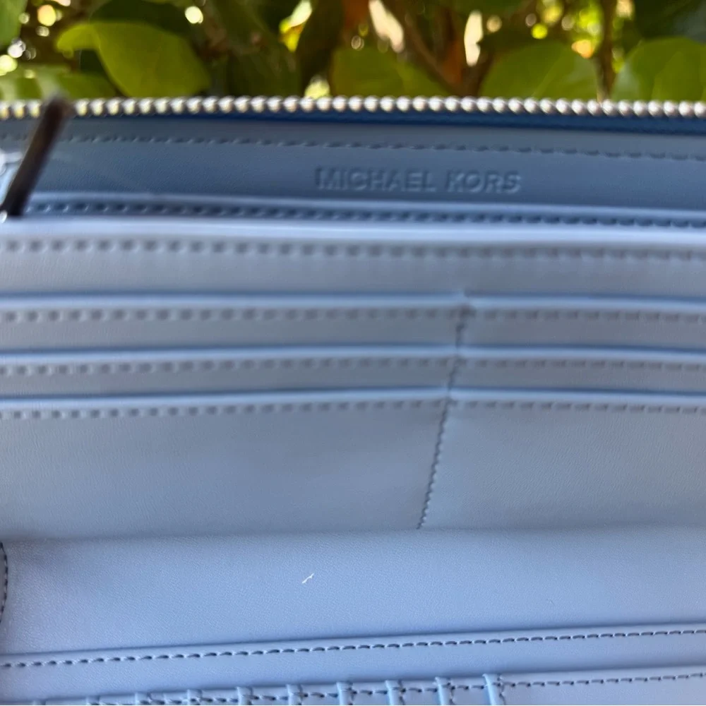 Michael Kors Jet Set Travel LG Continental Wallet Light Sky - Picture 7 of 10